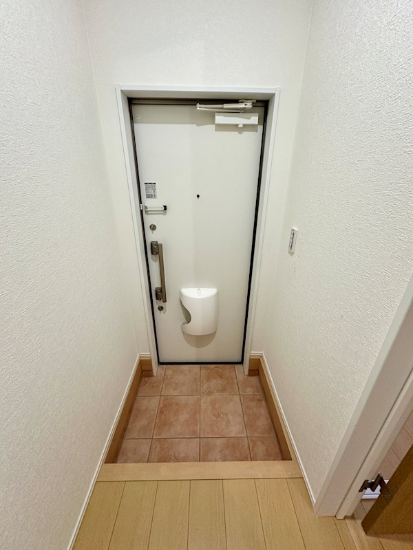 アリビア明神町A棟 玄関