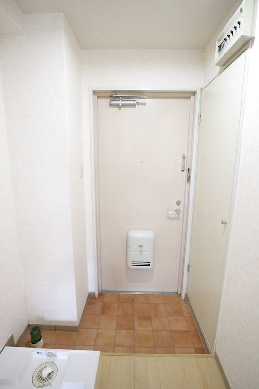 セグンド・エビスヤ 玄関