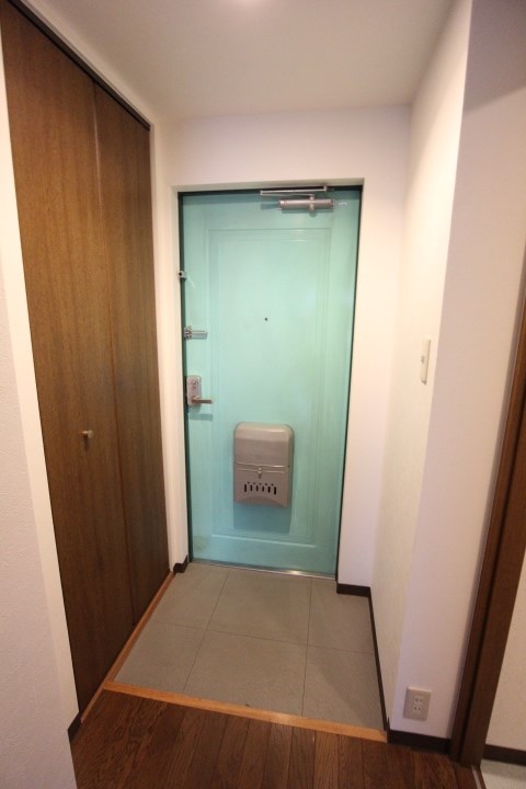 メゾンまほら 玄関