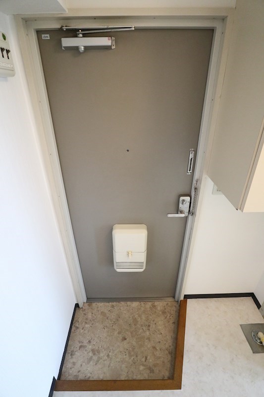 リバティー壱番館 玄関