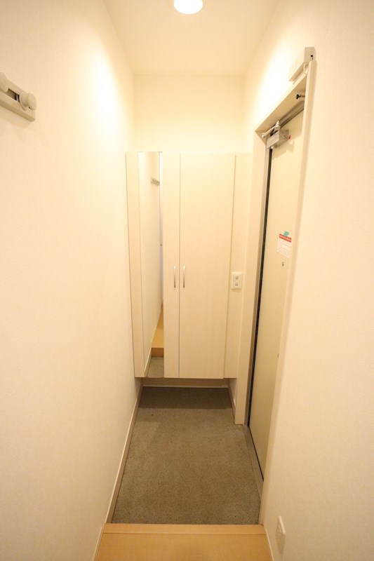 ラメゾンアンソレイエ板宿 玄関