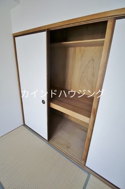 ウィステリア北島2号館  収納