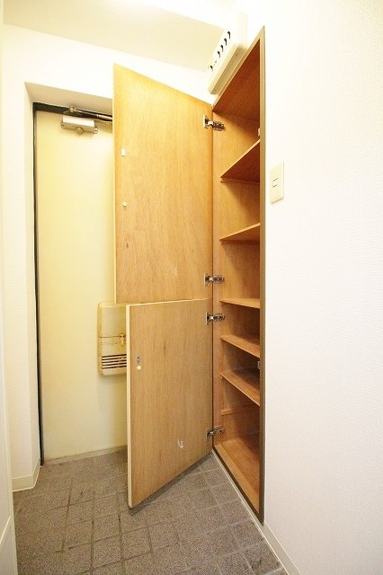 アバンティ貝塚2番館 収納