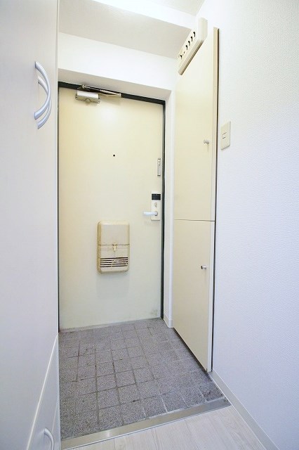 アバンティ貝塚2番館 玄関