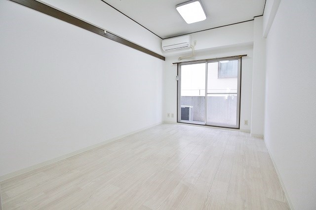 アバンティ貝塚2番館 リビング