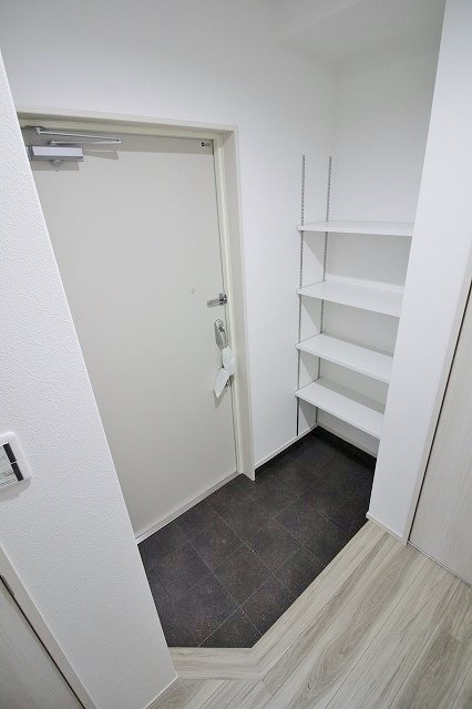 アドマス鶴原E棟 玄関