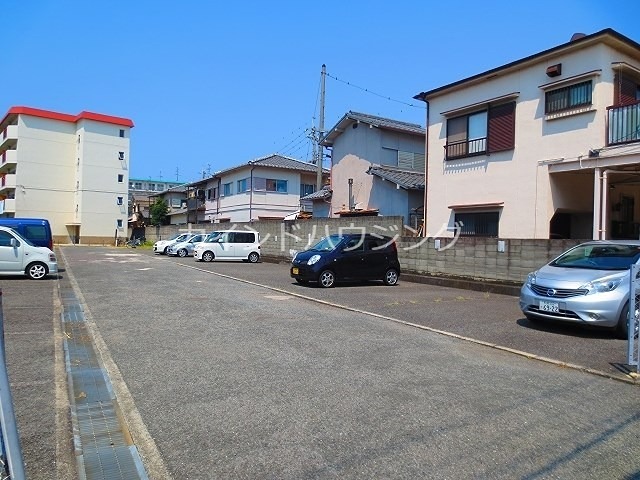 ハイツマルニシ 駐車場