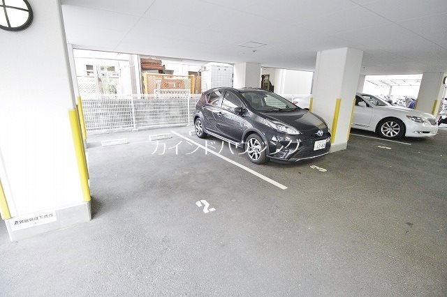 グランエクラ岸里 駐車場