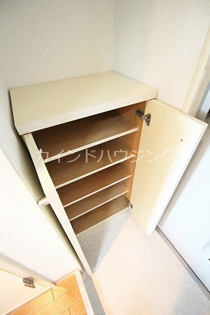 大阪府泉佐野市羽倉崎上町１丁目 収納