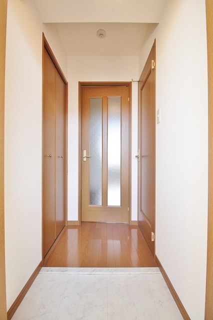 リヴェール弐番館 玄関