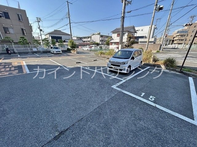 ロンシャン 駐車場