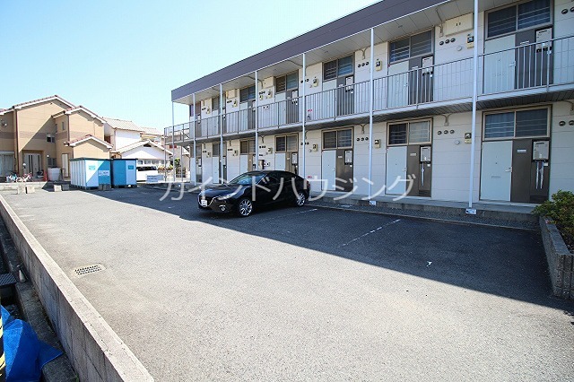 レオパレスdeMorrino 駐車場