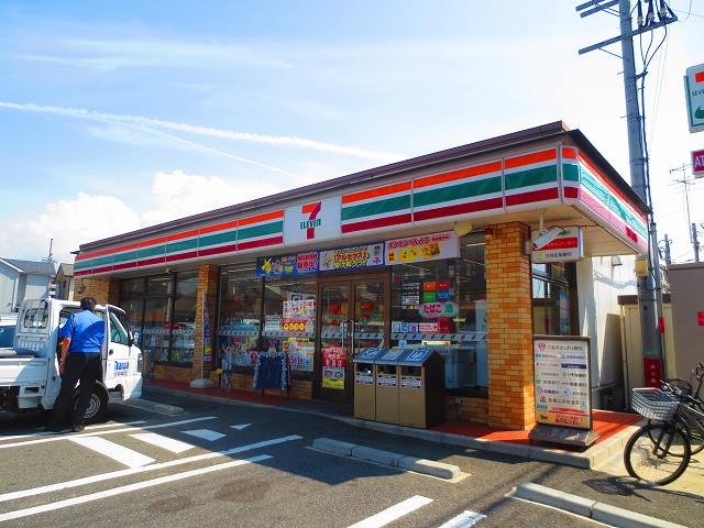 フジパレス　シエスタ コンビニ