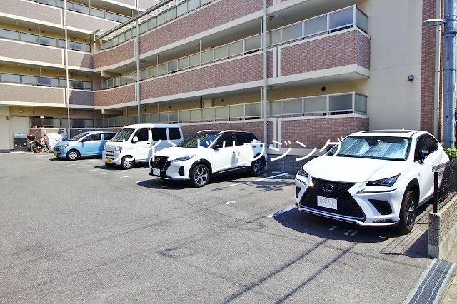 アルファ帝塚山 駐車場