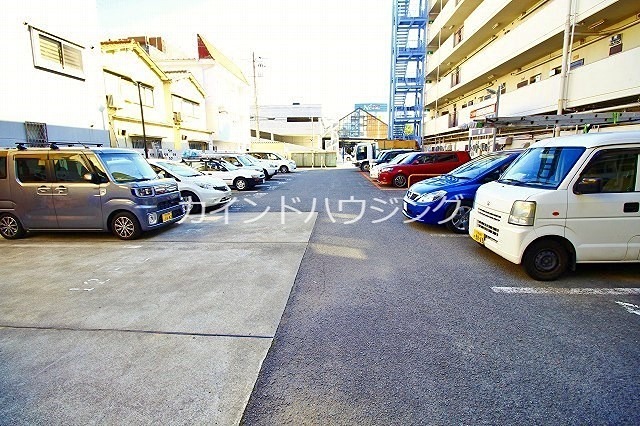 リアライズ北加賀屋 駐車場