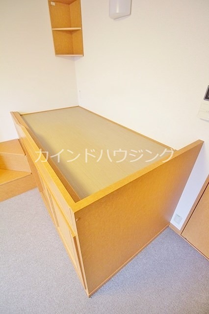 レオパレスみのり ベッドルーム