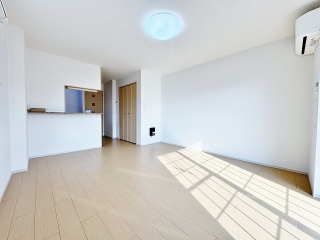 大阪府泉南市岡田６丁目 リビング