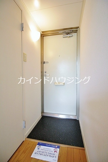 レオパレスロフォス 玄関