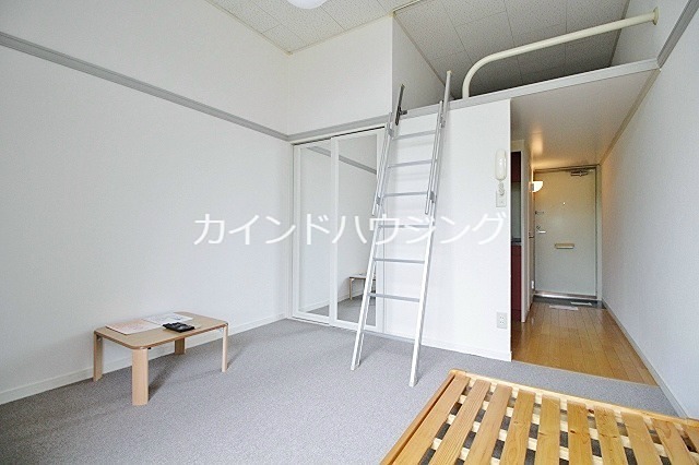 レオパレスロフォス ベッドルーム