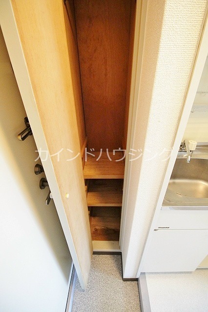 大阪府泉南郡熊取町朝代西３丁目 収納