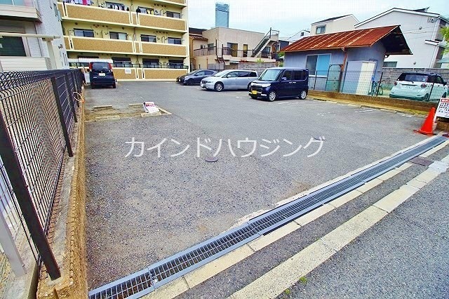 プラウドコート 駐車場