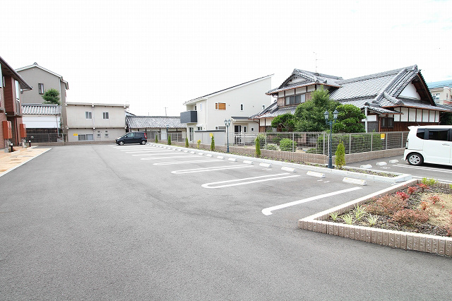 キャトルセゾン 駐車場