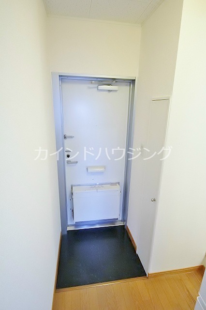 レオパレスエクセレント3号館 玄関