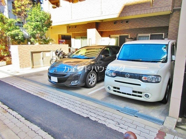 FDS Fiore 駐車場