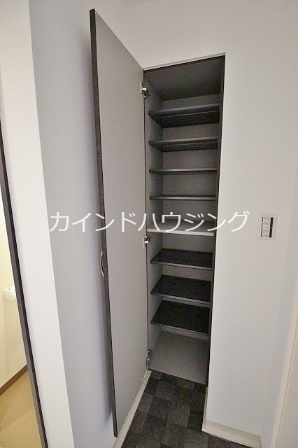 ジーメゾン墨江 収納