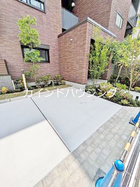 シャーメゾン住ノ江駅前 駐車場
