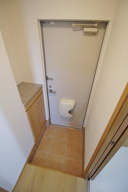 ステイションランドナガタキ 玄関
