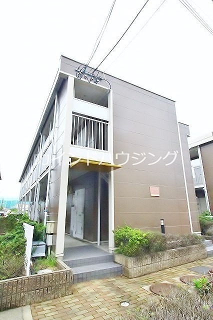 レオパレスPista B棟 外観
