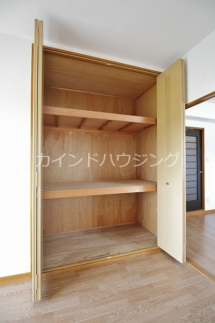 新栄プロパティー泉佐野 収納