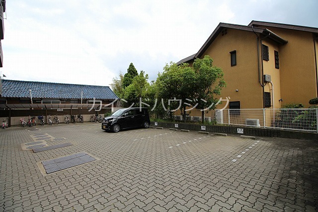 新栄プロパティー泉佐野 駐車場