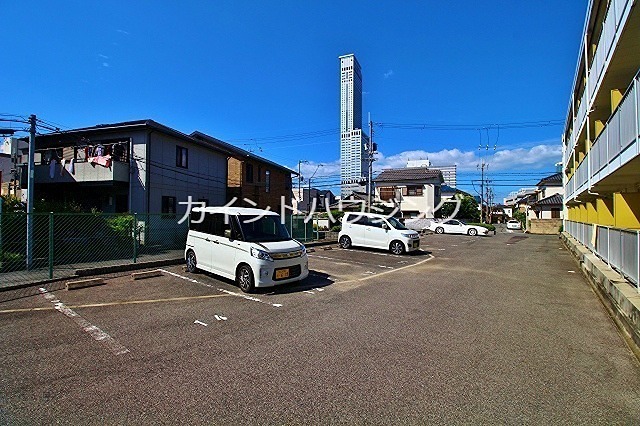 レオパレスパルフェⅡ 駐車場