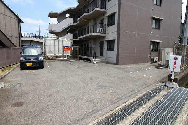 サンモリッツ日根野 駐車場