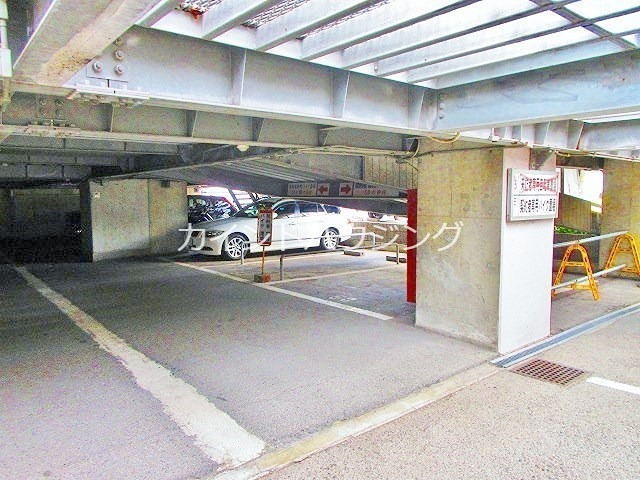 クリスタルハイツ清水丘 駐車場