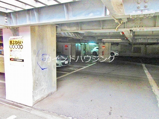 クリスタルハイツ清水丘 駐車場