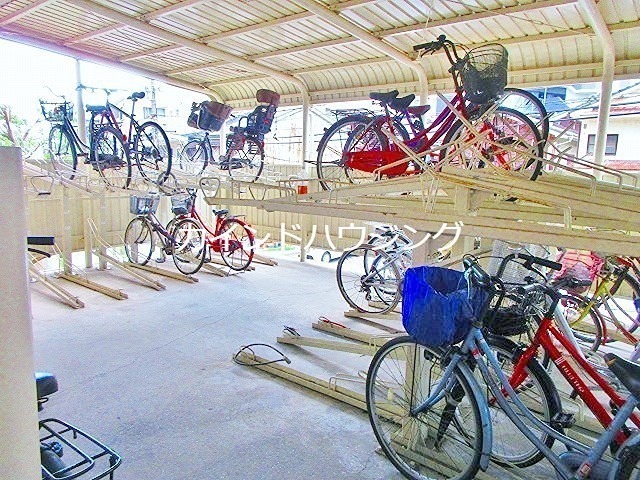 クリスタルハイツ清水丘 駐車場