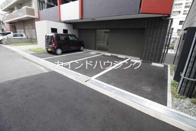 グランパシフィック聖天坂 駐車場