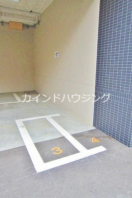 大阪府大阪市西成区岸里東１丁目 駐車場