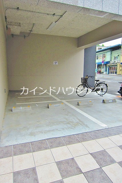 大阪府大阪市西成区岸里東１丁目 駐車場