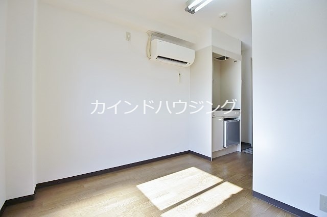 ケアンズクラブ岸里 リビング