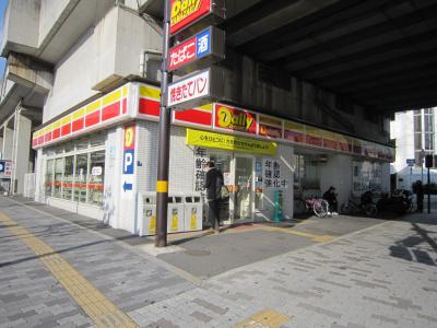 ケアンズクラブ岸里 コンビニ