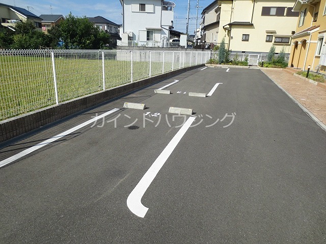エアリーレジデンス 駐車場
