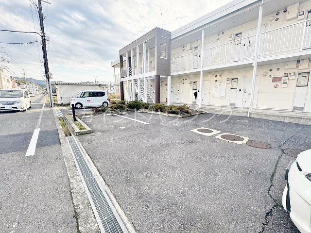 レオパレスサンエイ 駐車場