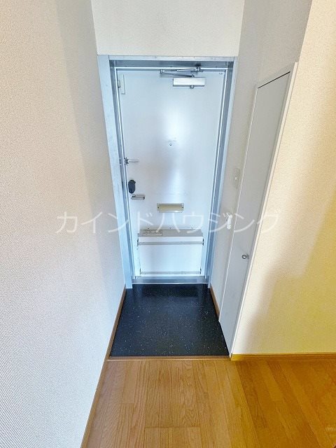 レオパレスサンエイ 玄関