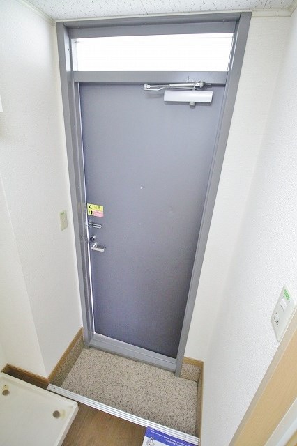レオパレスクリスタルⅡ 玄関