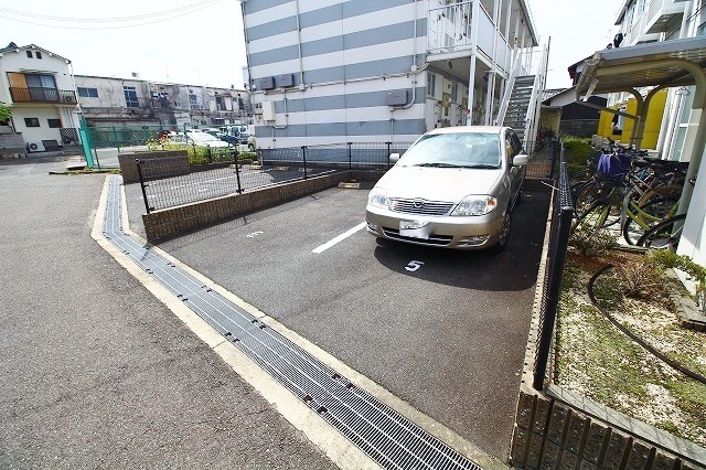 レオパレス芳山荘Ⅰ 駐車場