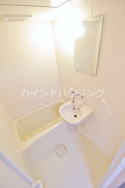 レオパレスKOKADO 風呂画像